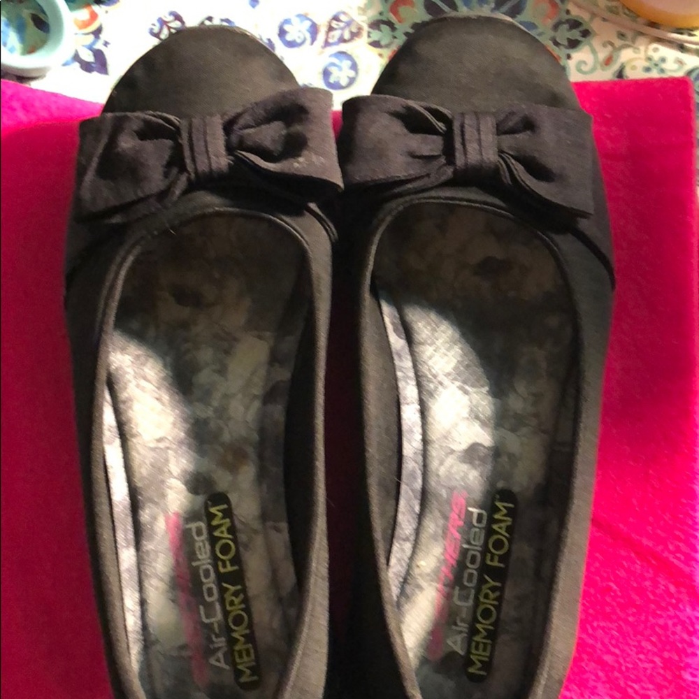 Shoes with bow
